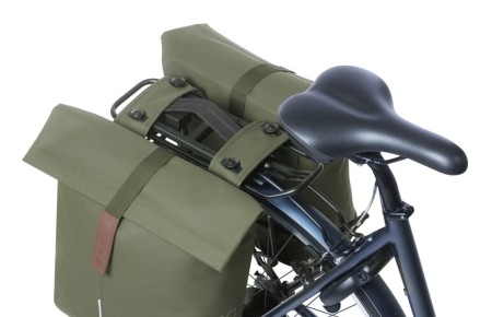 Sakwa miejska podwójna BASIL CITY DOUBLE PANNIER BAG MIK 28-32L, MIK System (ready to go), moss green - rove.pl