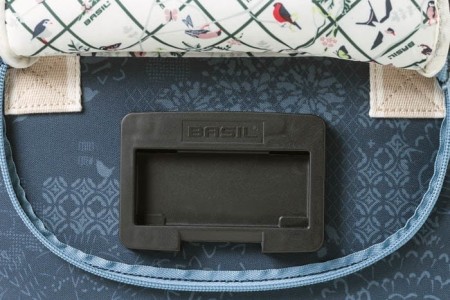 Sakwa miejska pojedyncza BASIL BOHEME CITY KF 8L, wodoodporny poliester, indigo blue (bez płytki mocującej) (NEW) - rove.pl