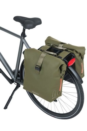 Sakwa podwówjna BASIL SOHO DOUBLE PANNIER BAG NORDLICHT Universal Bridge System 41L, 100% wodoodporna moss green oświetlenie Nordlicht Technology (NEW)