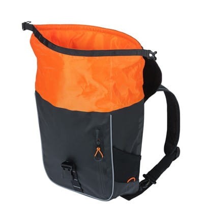Sakwa miejska pojedyncza BASIL MILES TARPAULIN DAYPACK 17L, Hook On System, 100% wodoodporna black orange (NEW) - rove.pl