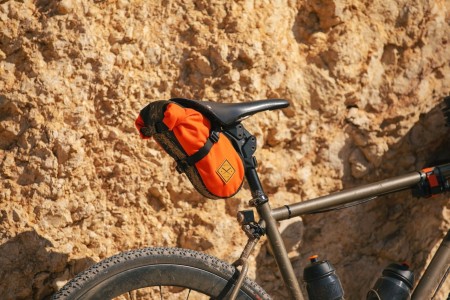 Torba podsiodłowa Restrap Saddle Pack - 2.5L pomarańczowy - rove.pl