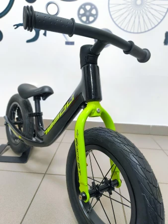 Rower dziecięcy Tabou Rocket Run 12 ujęcie pod kątem