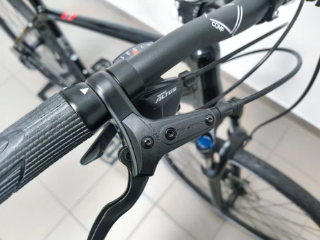 Rower męski Merida Crossway 100 klamka hamulcowa