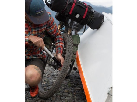 Pompka ręczna BLACKBURN MAMMOTH 2 STAGE ANYVALVE HP HV 120psi srebrna (NEW)