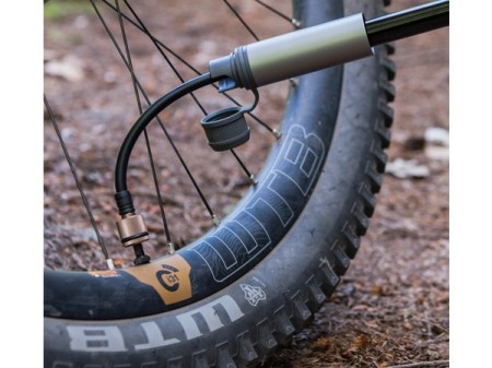 Pompka ręczna BLACKBURN CORE HV 90psi wężyk grafitowa (NEW) (DWZ)