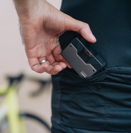 Mini pompka elektryczna MAGICSHINE AIRRO E-PUMP, Max. ciśnienie do 120 PSI/8.3 BAR (NEW 2026) - rove.pl