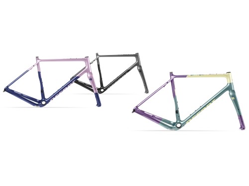 Przejdź do produktu Rama gravel Freak Carbon v.2 L grantowo-różowy (rama, widelec, stery), 142x12mm; 100x12mm