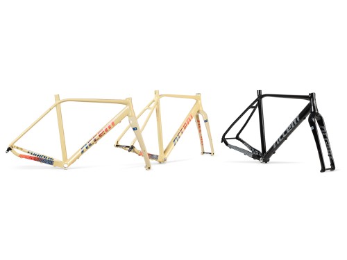 Przejdź do produktu Rama gravel Furious PRO L desert pave (rama, widelec karbonowy, stery), 142x12mm; 100x12mm