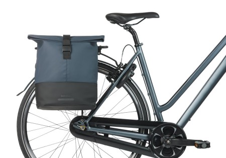 Sakwa podwójna BASIL COVE DOUBLE PANNIER BAG 28-32L, Universal Bridge System, navy/black (NEW 2026) - rove.pl