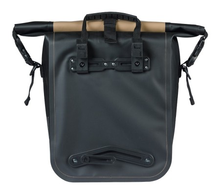Sakwa pojedyncza BASIL RIVO M SINGLE PANNIER BAG 12-15L, MIK Hooks, wodoodporna, sand/black (NEW 2026) - rove.pl
