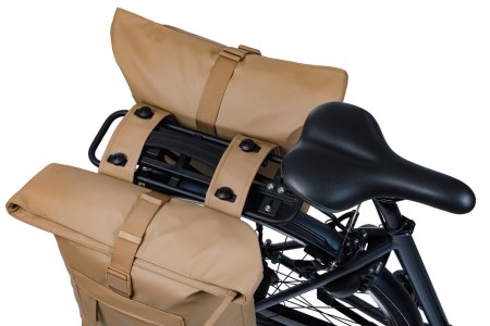 Sakwa podwójna BASIL BROOKLYN DOUBLE PANNIER BAG 41L, MIK System (ready to go), wodoodporna, sand (NEW 2026) - rove.pl