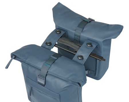 Sakwa podwójna BASIL BROOKLYN DOUBLE PANNIER BAG 41L, MIK System (ready to go), wodoodporna, navy (NEW 2026) - rove.pl