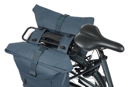 Sakwa podwójna BASIL BROOKLYN DOUBLE PANNIER BAG 41L, MIK System (ready to go), wodoodporna, navy (NEW 2026) - rove.pl