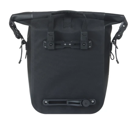 Sakwa pojedyncza BASIL NAVIGATOR WATERPROOF SINGLE PANNIER BAG M 12-15 L, MIK Hooks System wodoodporna, black (NEW 2026) - rove.pl