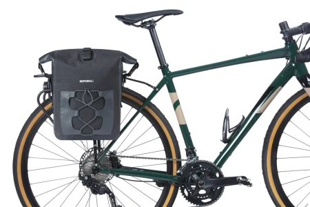Sakwa pojedyncza BASIL NAVIGATOR WATERPROOF SINGLE PANNIER BAG M 12-15 L, MIK Hooks System wodoodporna, black (NEW 2026) - rove.pl