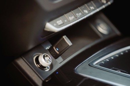 Adapter bezprzewodowy Quad Lock Wireless Carplay / Android Auto Adaptor - rove.pl