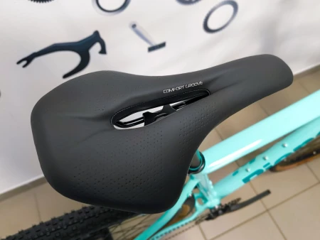 Rower Bianchi Nirone 7 DISC GRX610 12SP siodełko