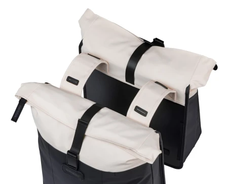 Sakwa podwójna BASIL VIVE DOUBLE PANNIER BAG 28-35L, Universal Bridge System, off-white/black (NEW 2026) - rove.pl