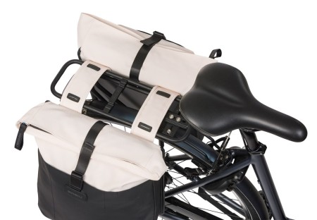 Sakwa podwójna BASIL VIVE DOUBLE PANNIER BAG 28-35L, Universal Bridge System, off-white/black (NEW 2026)