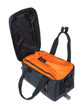 Torba na bagażnik BASIL MILES TARPAULIN TRUNKBAG MIK 7L, MIK System (ready to go), 100% wodoodporna black orange (NEW)