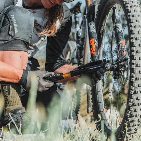 Pompka Lezyne Grip Drive HV M black