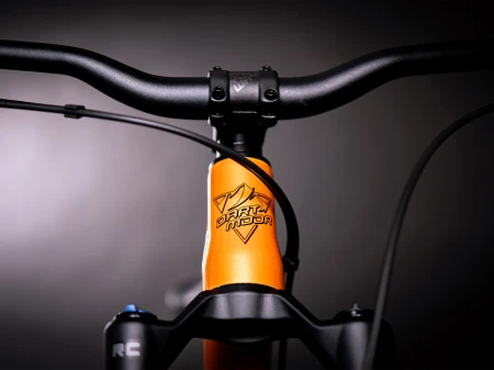 Rama Rocbird Junior, z damperem X-Fusion O2 Pro R 185x55mm, koła 26"/24", Copper Orange/Light Orange połysk, Small