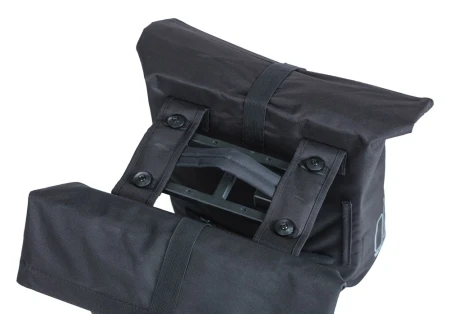 Sakwa pojedyncza BASIL CITY DOUBLE PANNIER MIK 28-32L, MIK System (ready to go) wodoodporny poliester, black (NEW 2026) - rove.pl