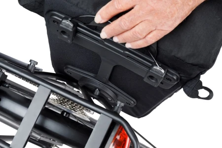 Sakwa pojedyncza BASIL MOVE COMMUTER BICYCLE BAG, MIK STUDS, 15L, Wodoodporna, Black (NEW)