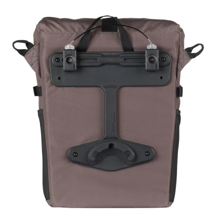 Sakwa pojedyncza BASIL MOVE COMMUTER BICYCLE BAG, MIK STUDS, 15L, wodoodporna, Brown (NEW) - rove.pl