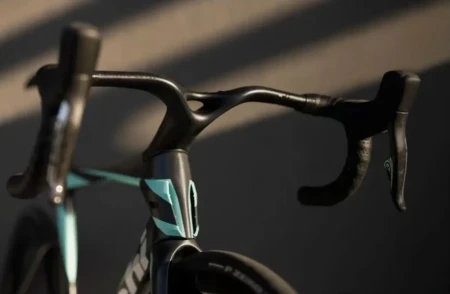 Kokpit kierownica zintegrowana Bianchi Oltre Comp Di2 100x420 mm z adapterem