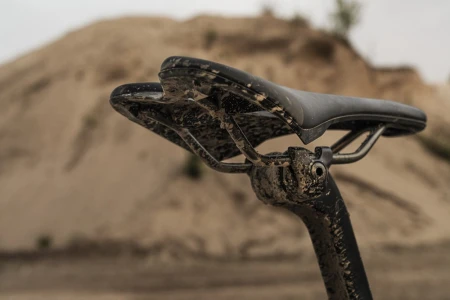 Siodło SELLE ITALIA SLR GRAVEL ELITE L3, Pręty High Strength Steel, Waga 208g (NEW)