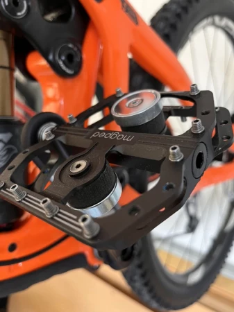Pedały MAGPED ENDURO2 150NM (Enduro, Downhill, MTB), Magnetyczne z blokami, Siła magnesu 150Nm dla rowerzystów <80kg, Czarne, Waga 447g (NEW) - rove.pl
