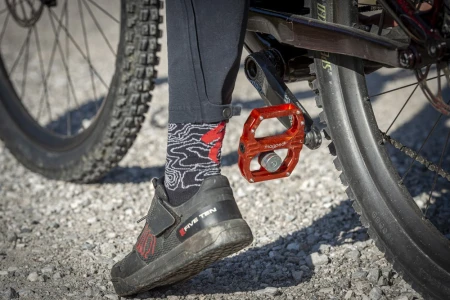 Pedały MAGPED SPORT2 ORANGE 100NM (Gravel, Trekking, MTB), Magnetyczne z blokami, Siła magnesu 100Nm dla rowerzystów <65kg, Pomarańczowe (NEW) - rove.pl