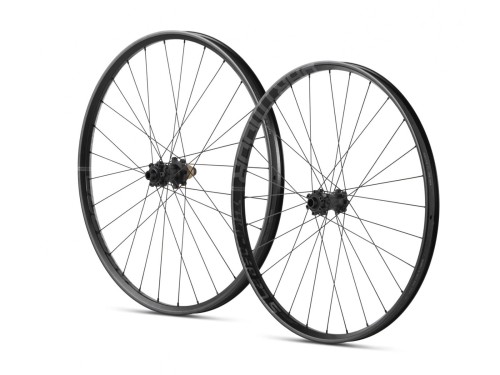 Przejdź do produktu Komplet kół Thunder 27.5" tylne/przednie, Boost, 28 otworów, tubeless ready, piasty straight-pull, bębenek SRAM XD 108 punktów zaczepu, potrójnie cieniowane szprychy, czarne anodowane