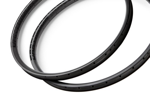 Przejdź do produktu Obręcz Raven 27.5", 28 otworów, karbon, tubeless ready, czarna, do kół Raven 27.5