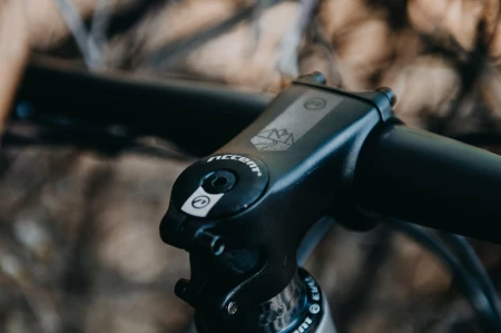 Wspornik kier. EXE Short 1-1/8" / 80mm / -7° / 31.8mm, czarny