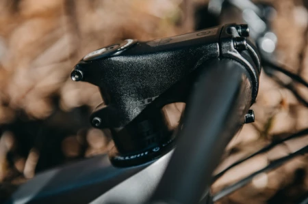 Wspornik kier. EXE Short 1-1/8" / 80mm / -7° / 31.8mm, czarny