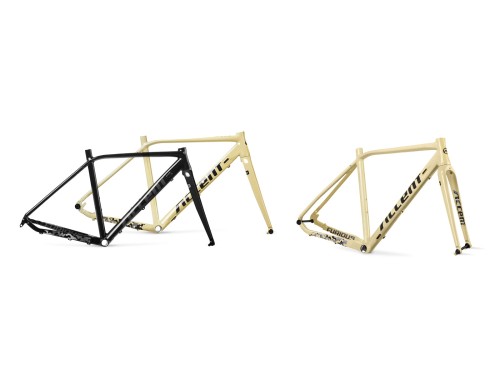 Przejdź do produktu Rama gravel Furious PRO XL desert camo (rama, widelec karbonowy, stery), 142x12mm; 100x12mm