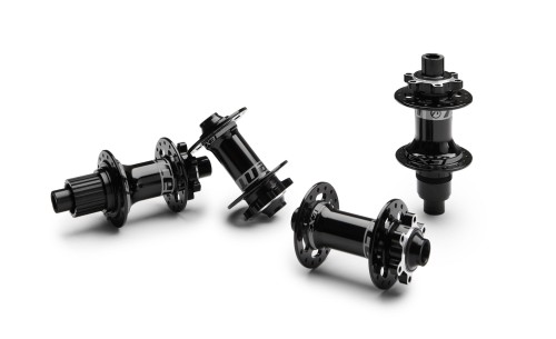 Przejdź do produktu Piasta EXE BOOST v2, tył, 32 otw., czarno-grafitowa, oś 12x148mm, Shimano 11