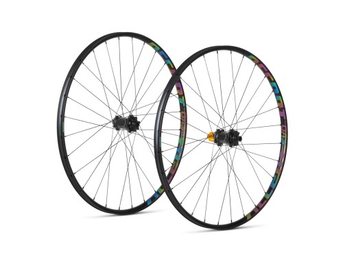 Przejdź do produktu Koła 29" EVO BOOST, rainbow, komplet, przód: 15x110mm, tył: 12x148mm, bębenek Shimano 11