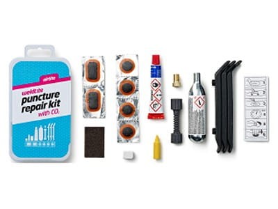 Przejdź do produktu Zestaw łatek do dętek WELDTITE Airtite Puncture Kit with CO2 (6x Łatka + Klej + Papier ścierny + Kreda + Kredka + 3x Łyżka + Nabój CO2 + Adapter zaworu)