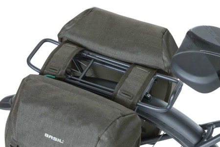 Sakwa miejska podwójna BASIL DISCOVERY M 18L, mocowanie na paski, wodoodporny poliester, black melee