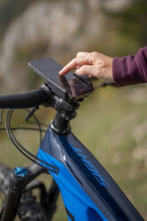 Uchwyt (zacisk) na telefon SP Connect+ Charging Phone Clamp uniwersalny