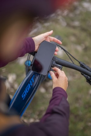 Uchwyt (zacisk) na telefon SP Connect+ Charging Phone Clamp uniwersalny