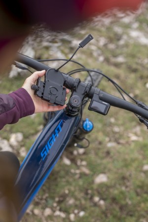 Uchwyt (zacisk) na telefon SP Connect+ Charging Phone Clamp uniwersalny