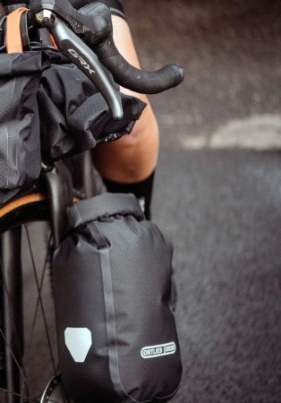 Ortlieb torba bike packing na widelec fork-pack black matt 4,1l - rove.pl