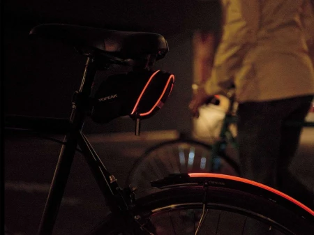 Topeak iglow torba podsiodłowa aero wedge iglow medium (0,5w led, paski) - rove.pl