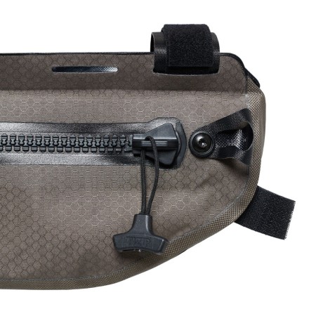 Ortlieb torba bike packing pod ramę frame-pack toptube dark sand 3l new 2024 - rove.pl