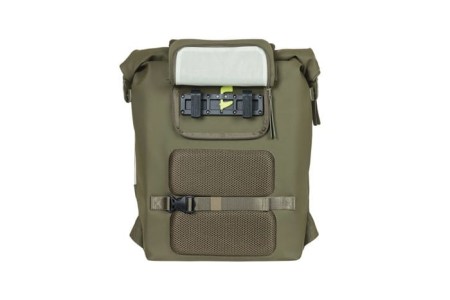 Plecak/Sakwa rowerowa BASIL SOHO BACKPACK NORDLICHT17L, mocowanie na haki Hook-On System, wodoodporny poliester, oświetlenie, moss green (NEW 2024) - rove.pl