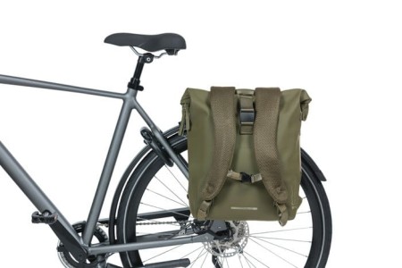 Plecak/Sakwa rowerowa BASIL SOHO BACKPACK NORDLICHT17L, mocowanie na haki Hook-On System, wodoodporny poliester, oświetlenie, moss green (NEW 2024) - rove.pl